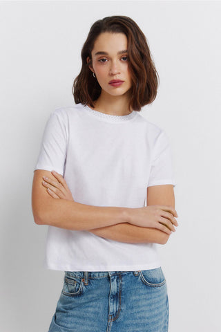 S/S Stud Collar T-Shirt.