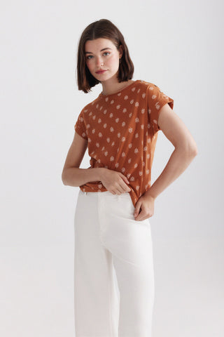 2.Oi26.T.B.Camiseta Aop Botón.