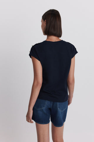 1.Oi26.T.B.Camiseta Lisa Botón.