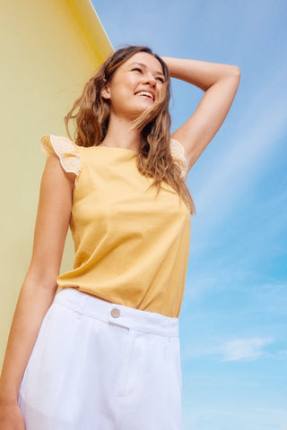 Camiseta Manga Corta con Volantes