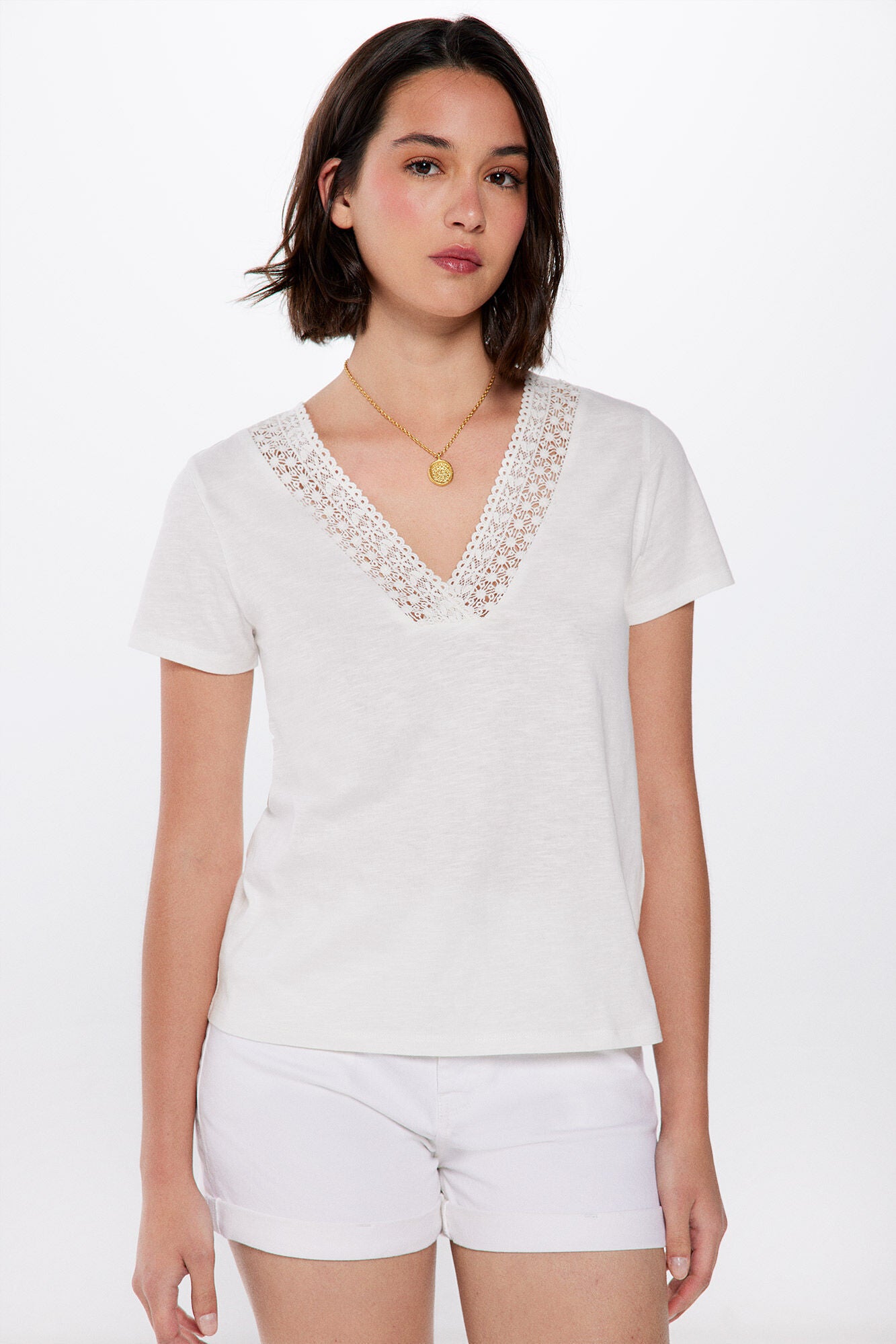 Camiseta Escote Pico con Crochet