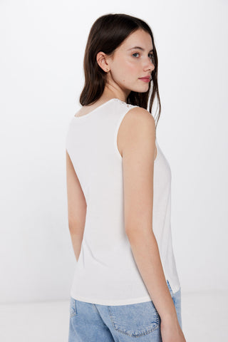 Camiseta sin Mangas con Detalle de Crochet