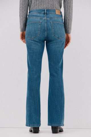Jeans Acampanado Talle Medio con Bolsillos