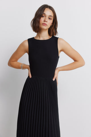 Vestido Midi Cuello Redondo Detalle Plisado