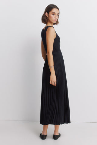 Vestido Midi Cuello Redondo Detalle Plisado