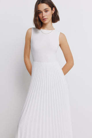 Vestido Midi Cuello Redondo Detalle Plisado