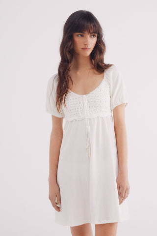 Vestido Manga Corta con Detalle Crochet