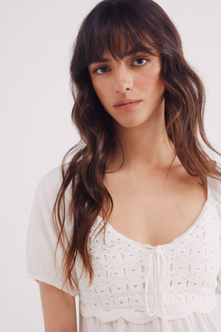 Vestido Manga Corta con Detalle Crochet