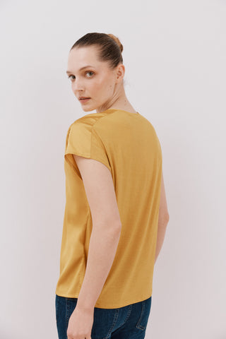 Blusa Manga Corta Satinada con Abertura