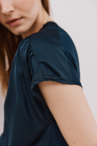 Blusa Manga Corta Satinada con Abertura