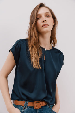 Blusa Manga Corta Satinada con Abertura