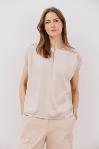 Blusa Manga Corta Satinada con Abertura