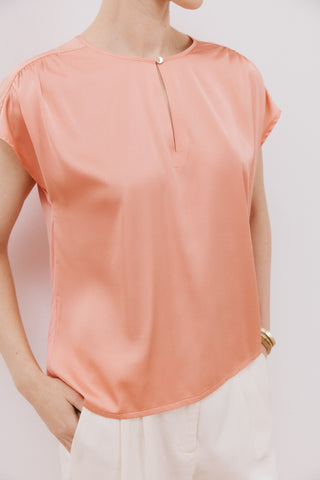 Blusa Manga Corta Satinada con Abertura