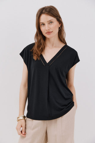 Camiseta Manga Corta con Cuello V.