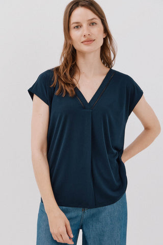 Camiseta Manga Corta con Cuello V.