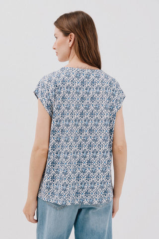 Camiseta Manga Corta con Cuello V.