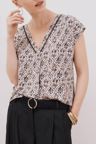 Camiseta Manga Corta con Cuello V