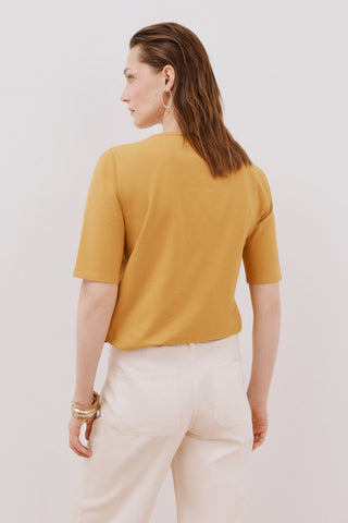 Camiseta Básica con Botones Metálicos