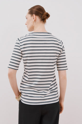 Camiseta Básica con Botones Metálicos