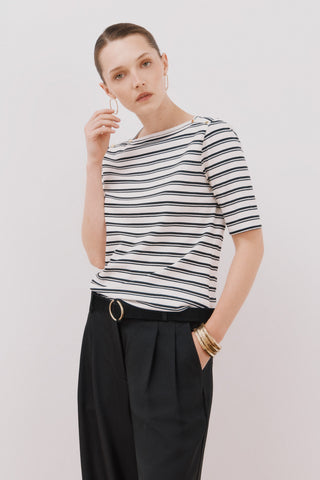 Camiseta Básica con Botones Metálicos