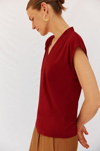 Camiseta Cuello V con Detalle Fruncido