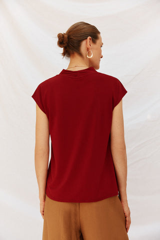 Camiseta Cuello V con Detalle Fruncido