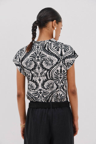 Camiseta Cuello V con Detalle Fruncido