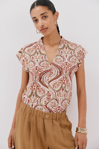 Camiseta Cuello V con Detalle Fruncido