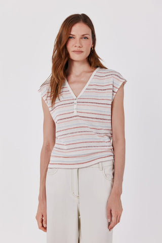 Camiseta Cuello V con Detalle Rayas