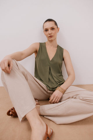 Blusa sin Mangas con Detalle Plisado