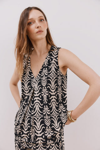 Blusa sin Mangas con Detalle Plisado