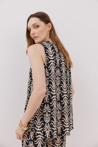Blusa sin Mangas con Detalle Plisado