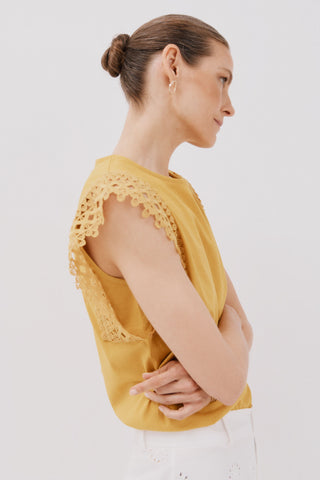 Camiseta Manga Corta con Crochet