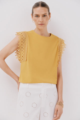 Camiseta Manga Corta con Crochet