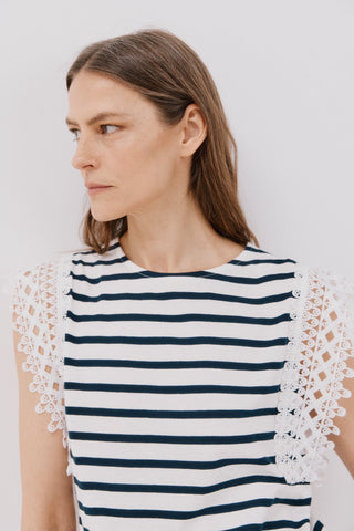 Camiseta Manga Corta con Crochet