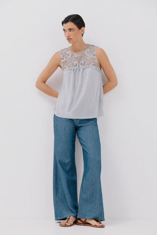 Camiseta sin Mangas con Encaje Floral