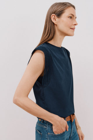 Camiseta Manga Corta con Detalle Crochet