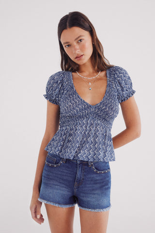 Blusa con Cuello V Estampado Geométrico