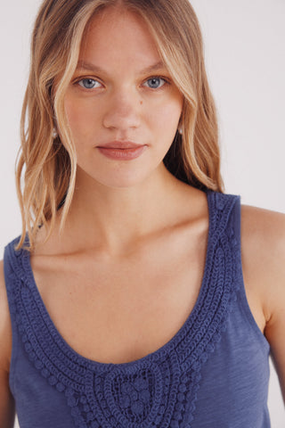 Camiseta de Tirantes con Detalle de Crochet