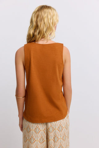 1.T./Gym.A.Camiseta Babero Crochet.