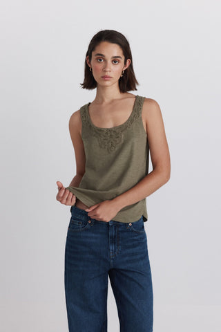 1.T./Gym.A.Camiseta Babero Crochet.