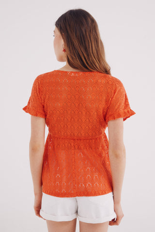 Blusa de Crochet con Borlas