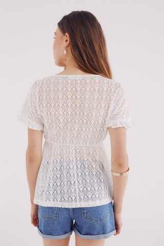 Blusa de Crochet con Borlas