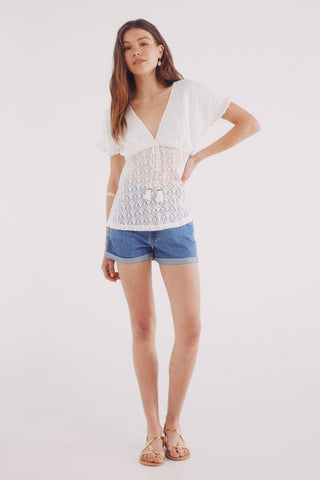 Blusa de Crochet con Borlas
