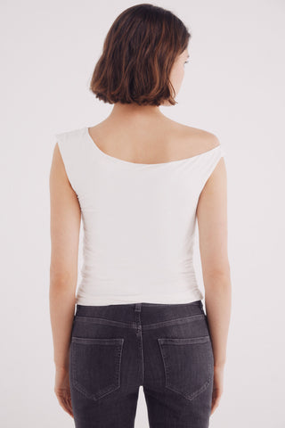 Blusa Asimétrica con Detalle Fruncido