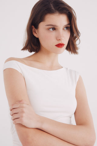 Blusa Asimétrica con Detalle Fruncido