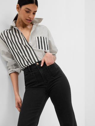 Jeans Acampanados Talle Alto con Bolsillos.
