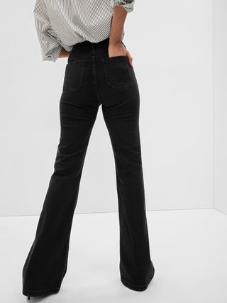 Jeans Acampanados Talle Alto con Bolsillos.