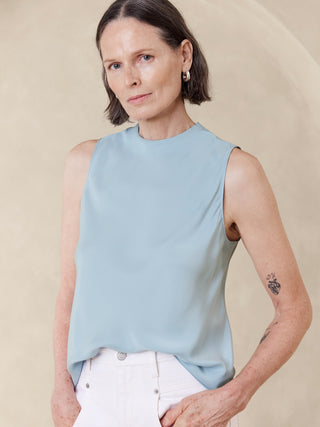 Blusa Cuello Alto sin Mangas de Seda