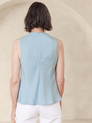 Blusa Cuello Alto sin Mangas de Seda